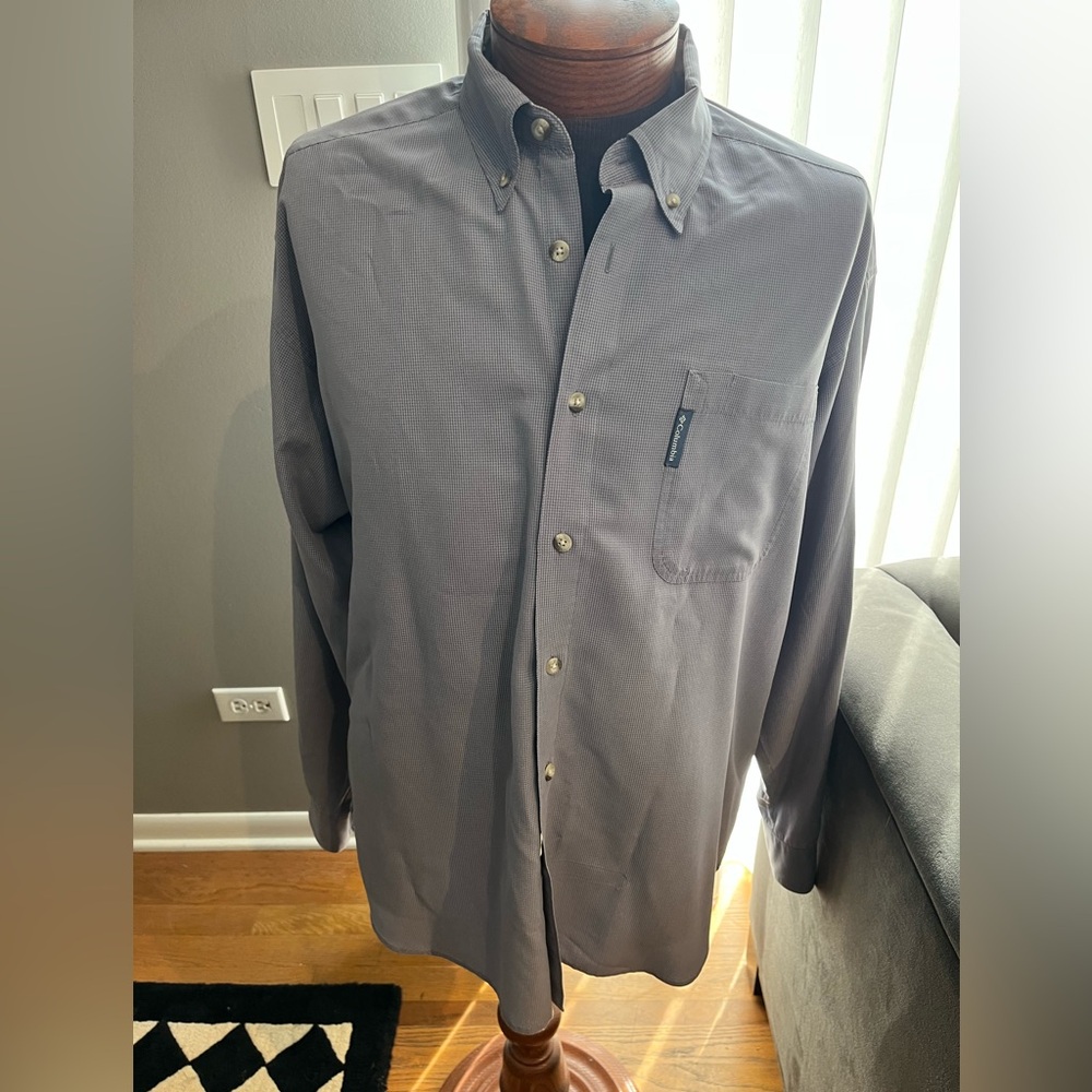 Handsome Columbia men’s button down shirt.  In good condition. Size xl.